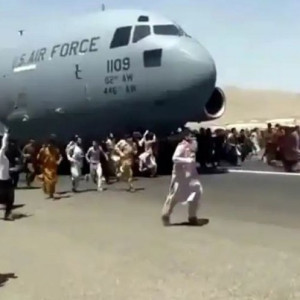 روند-«خروج-از-میدان-هوایی-کابل»-فلم-می‌شود