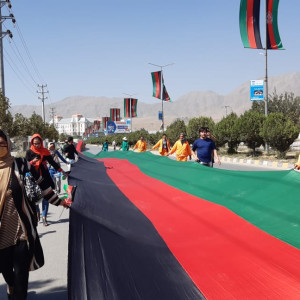 مردم-پرچم-به-دوش-کابل؛-فریاد-صلح-و-عدالت-سردادند