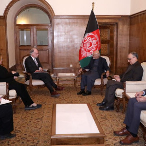 دیدار-اشرف-غنی-با-شارژدافیر-جدید-سفارت-امریکا-در-کابل