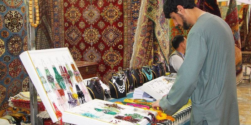 آخندزاده: ایجاد نمایشگاه‌ها در رشد صنایع افغانستان کمک می‌کند
