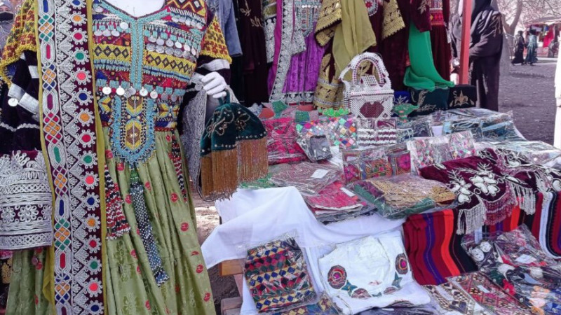 نمایشگاه-صنایع-دستی-زنان-در-بغلان-برگزار-شد