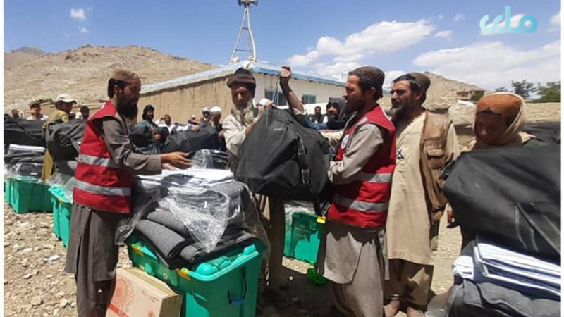 کمک-جمعیت-هلال-احمر-افغانی-به-سیبلاب‌زدگان-میدان‌وردک
