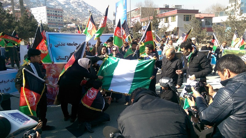 معترضان-در-کابل-پرچم-پاکستان-را-آتش-زدند