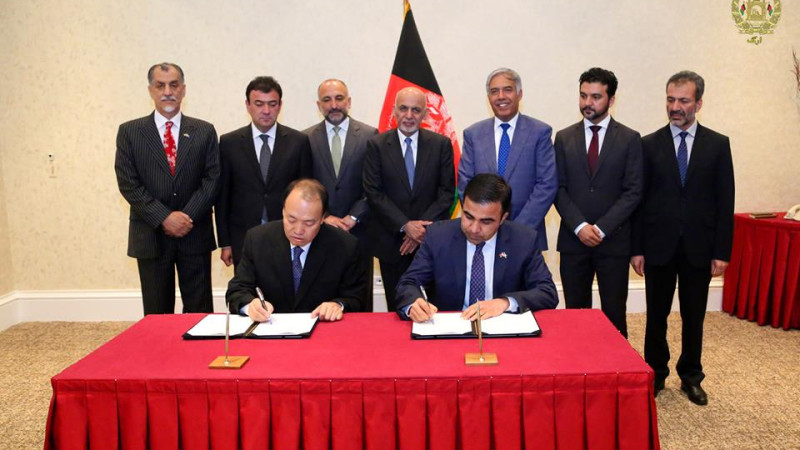 چین-و-افغانستان-دو-تفاهم-نامه-همکاری-به-امضا-رساندند
