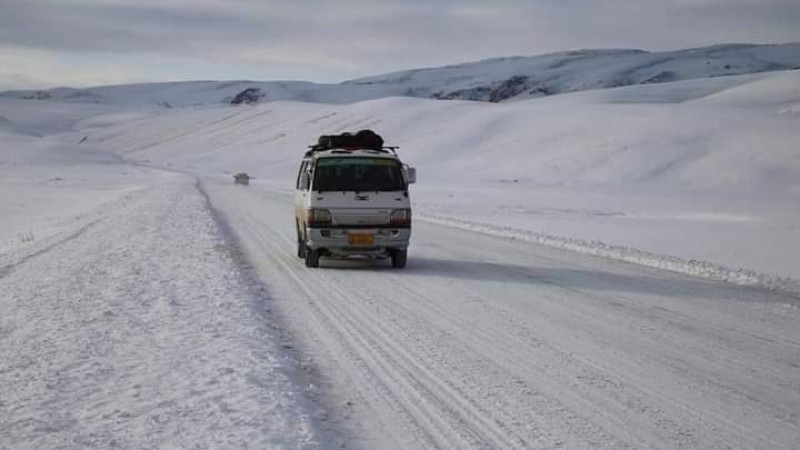 برف‌باری-در-بامیان-مسیر-رفت‌وآمد-مناطق-مرکزی-را-مسدود-کرد