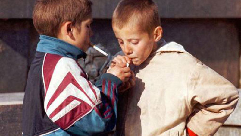 دسترسی-به-سیگار-در-افغانستان-حتی-برای-کودکان-آسان-است