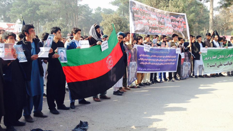 باشندگان-ولایت-غور-در-مقابل-دفتر-والی-هرات،-تظاهرات-کردند