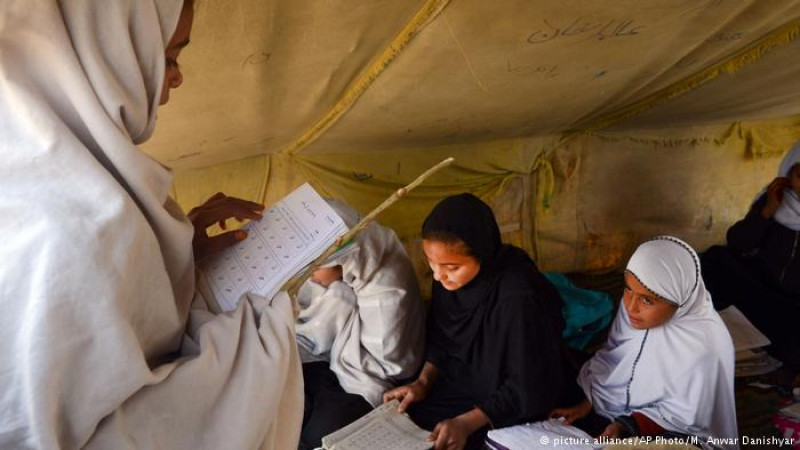 بیش-از-۶۰-درصد-دختران-افغان-از-مکتب-محروم-اند