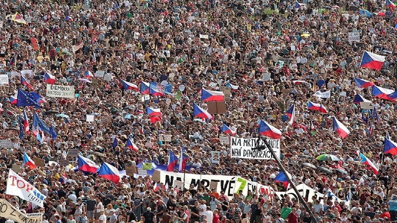 تظاهرات-هزاران-نفر-در-پراگ-علیه-اتحادیه-اروپا-و-ناتو