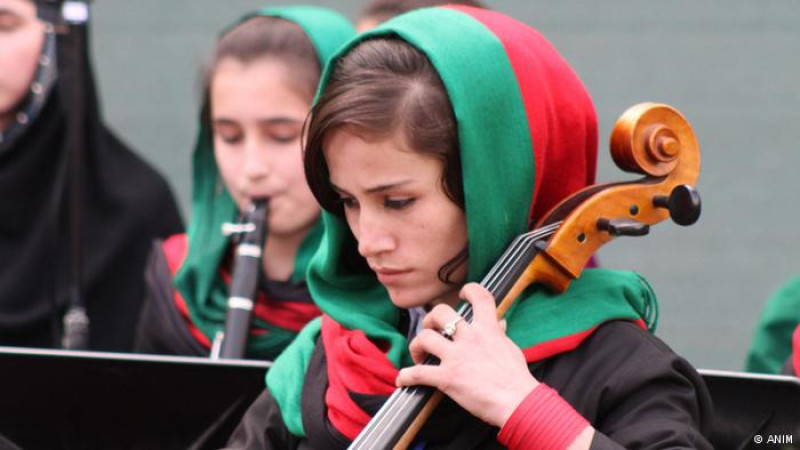 آرکستر-زنان-افغانستان-برای-نخستین-بار-در-مجمع-جهانی-اقتصاد؛-موسیقی-اجرا-میکند