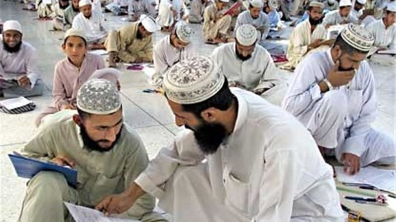 یک-عالم-دینی-با-شاگرد-اش-به-طالبان-پیوست