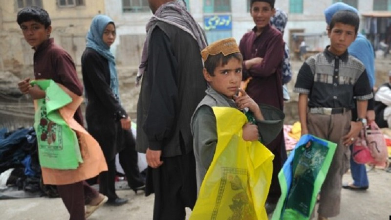 هزاران-کودک-در-افغانستان-به-کار-شاقه-و-گدایی-رو-آورده‌اند