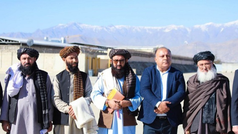 کمک‌-اضطراری-افغان-بزنس-سنتر-برای-مهاجران-به‌-کابل-رسید