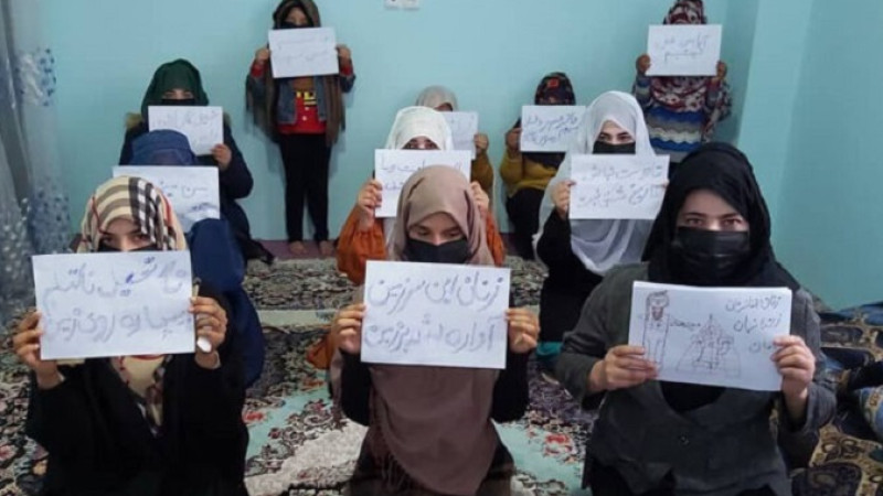 زنان-معترض-پروان-به-طالبان-به-حق-کار-و-آموزش-دختران-احترام-بگذارید