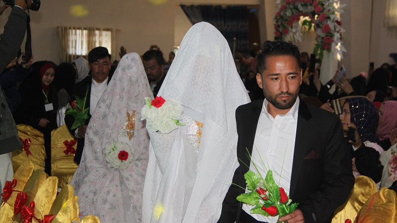 برگزاری-مراسم-عروسی-دسته‌جمی-زوج-جوان-در-کابل