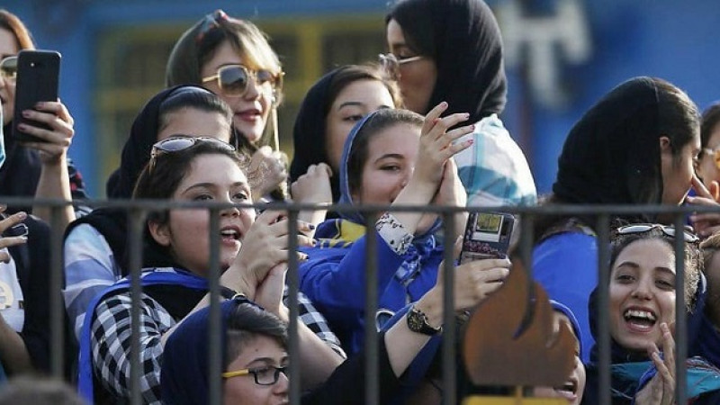 ایران؛-برای-اولین‌بار-به-زنان-اجازه-حضور-در-ورزشگاه-داده‌شد