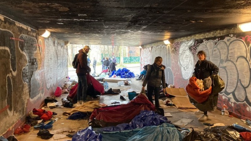 وضعیت-پناهندگانِ-بی‌پناه-افغانستان-در-خیابان‌های-پاریس