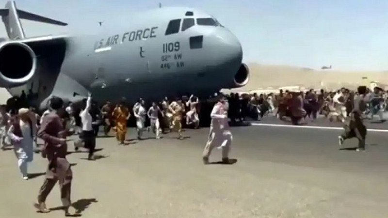 روند-«خروج-از-میدان-هوایی-کابل»-فلم-می‌شود