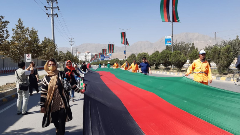 مردم-پرچم-به-دوش-کابل؛-فریاد-صلح-و-عدالت-سردادند