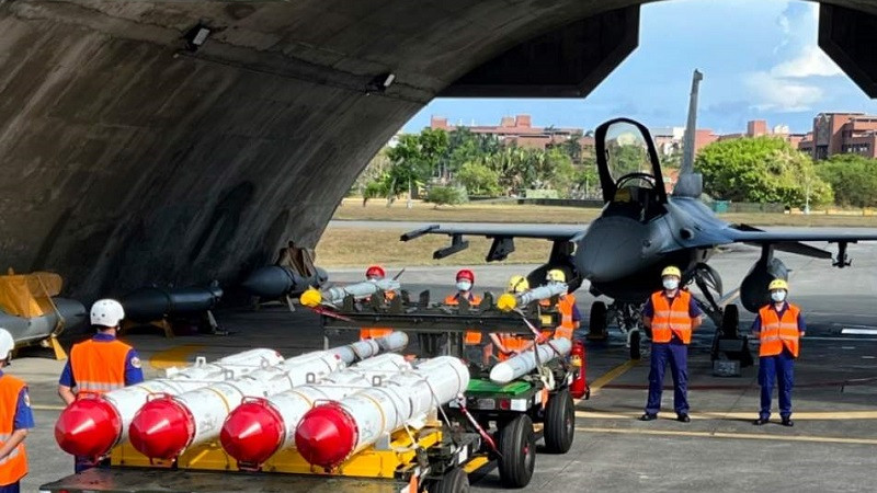 تایوان-از-جنگنده-«اف-۱۶-وی»-رونمایی-کرد