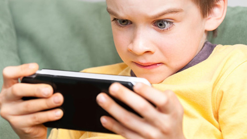 دستگاه-های-الکترونیکی-در-کودکان-اختلال-های-عاطفی-و-اجتماعی-بهمراه-دارد