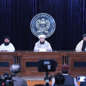 جمعیت-هلال-احمر-افغانی-به-۶۲۷-خانواده-نیازمند-پول-نقد-کمک-توزیع-کردیم