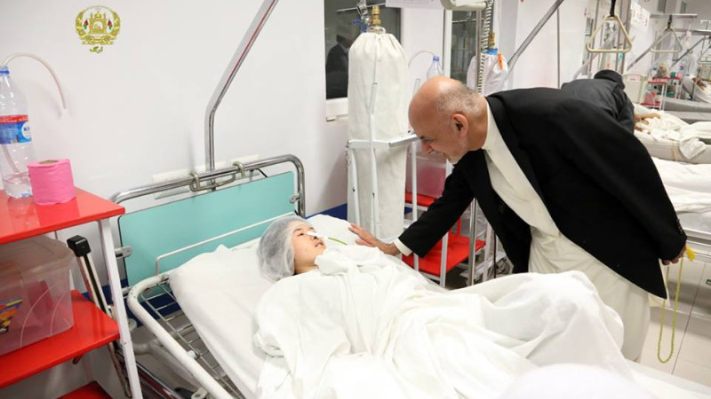 رئیس-جمهور-غنی-به-عیادت-زخمیان-حادثه-تروریستی-زیارتگاه-سخی-رفت