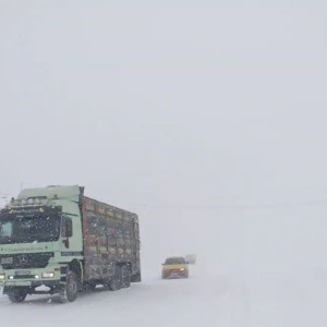 شاهراه-سالنگ-و-راههای-مواصلاتی-بامیان-به-دلیل-برفباری-و-توفان-مسدود-شدند