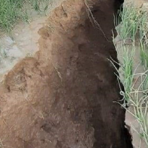 غزنی؛-بیش-از-کیلومتر-زمین-به-علت-کمآبی-ترک-برداشت