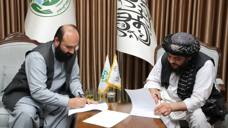 اداره-محیط-زیست-با-موسسه-رها-تفاهمنامه-امضا-کرد