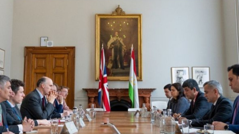 هیات‌های-تاجیکستان-و-بریتانیا-در-مورد-افغانستان-گفتگو-کردند