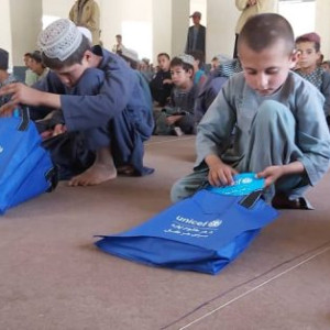 توزیع-مواد-آموزشی-به-شش-هزار-دانشآموز-در-ارزگان