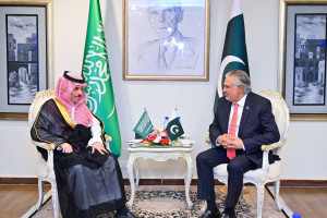 وزیران خارجه عربستان و پاکستان گفتگو کردند 