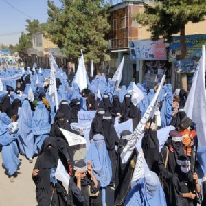 زنان-فاریاب-با-شعار-«مرگ-بر-دموکراسی»-به-جادهها-ریختند