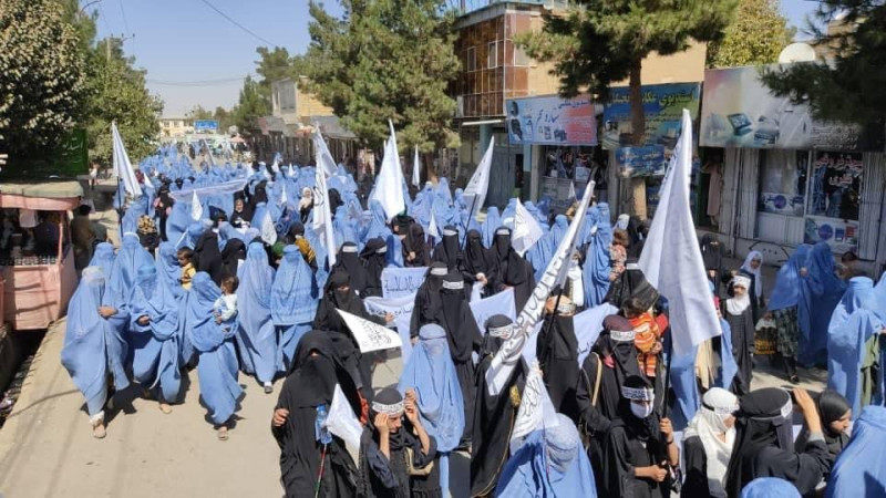 زنان-فاریاب-با-شعار-«مرگ-بر-دموکراسی»-به-جادهها-ریختند