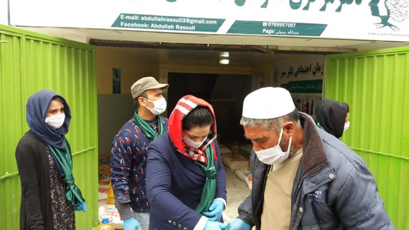 توزیع-مواد-غذایی-به-خانواده‌های-بی-بضاعت-در-کابل