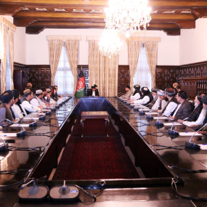 مردم-برای-ثبات-و-پیشرفت-کشور-با-حکومت-همکار-شوند-مسئولین-که-در-تأمین-امنیت-کوتاهی-کردند-مجازات-میشوند