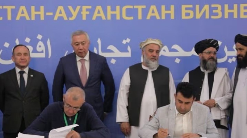 افغانستان-و-قزاقستان-تفاهمنامههای-تجاری-به-ارزش-۳۶۰-میلیون-دالر-امضا-کردند