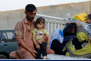 اخراج بیش از ۸۰۰ صد‌ها مهاجر افغان از پاکستان 