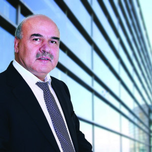 عزیزی-یک-میلیارد-افغانی-به-بازگشتکنندگان-در-هرات-کمک-کرد