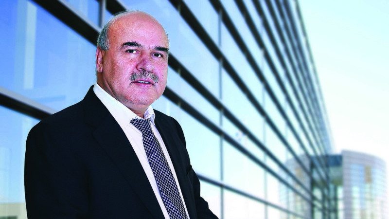 عزیزی-یک-میلیارد-افغانی-به-بازگشتکنندگان-در-هرات-کمک-کرد