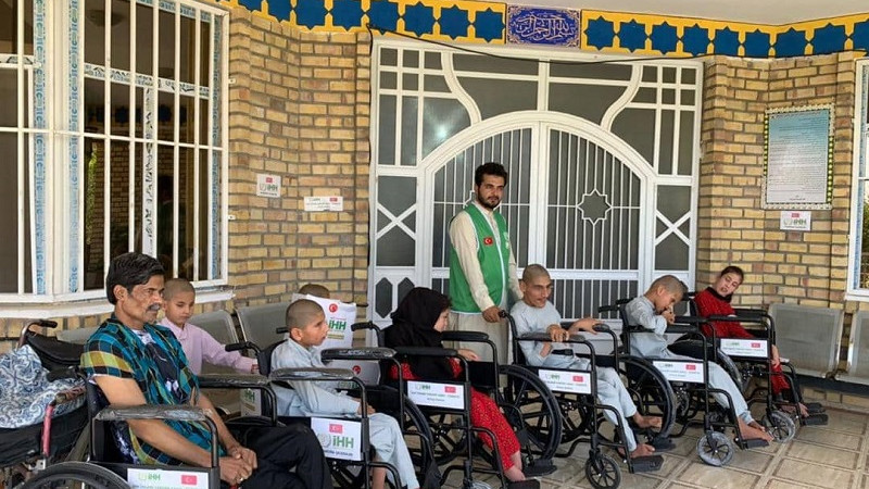 توزیع-ویلچر-برای-کودکان-دارای-معلولیت-در-هرات