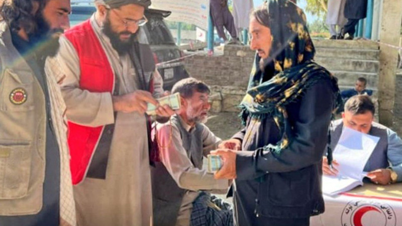 هلال-احمر-بیش-از-۳۷-میلیون-افغانی-به-نیازمندان-کنر-توزیع-کرد