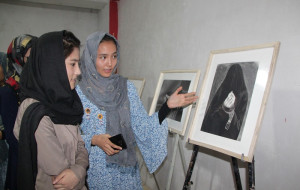 برگزاری نمایشگاه؛ خواست دختران با زبان هنر نقاشی
