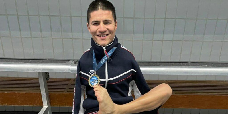 شناگر معلول افغان در امریکا به مدال طلا دست یافت